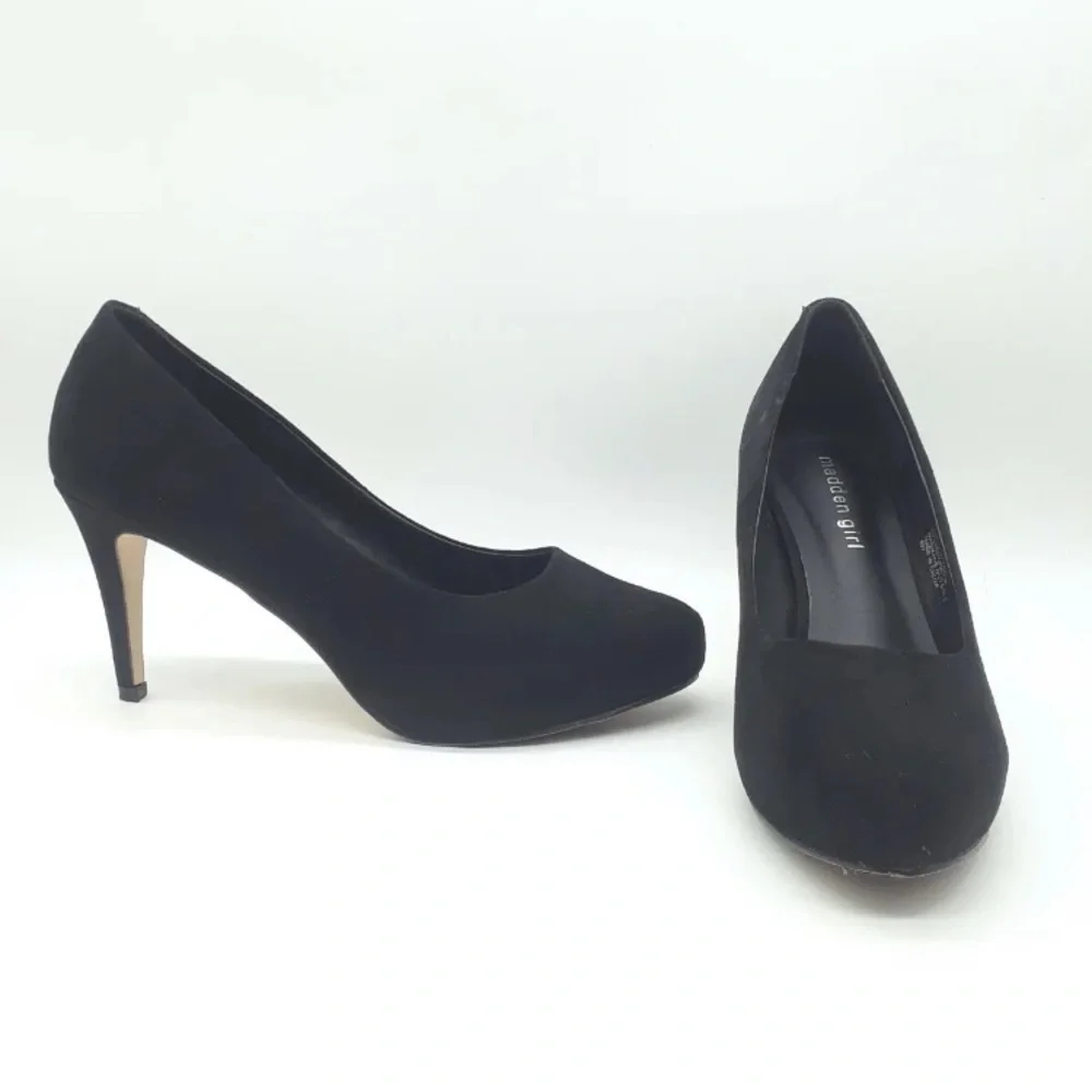 Sleek Stilettos Heels Classy & Sexy Black Pump Round Almond Toe Faux Suede Pumps